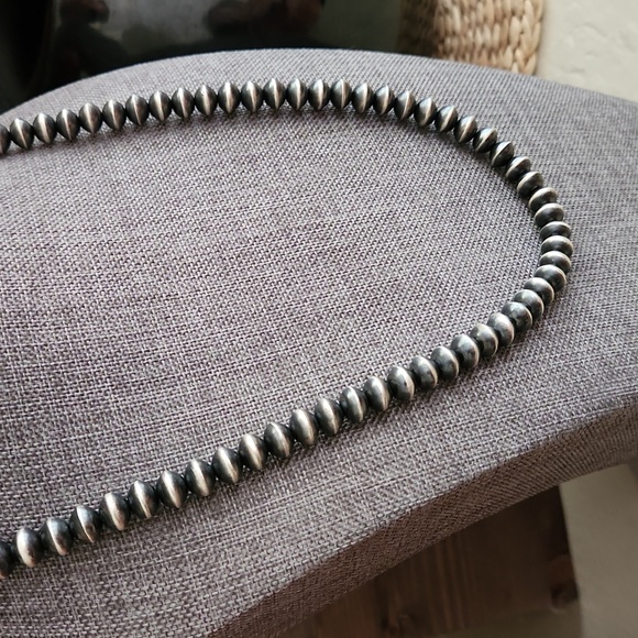 Stunning NWOT Native American Handmade Sterling Navajo Pearl Necklace 🩶🎁 - Picture 3 of 13